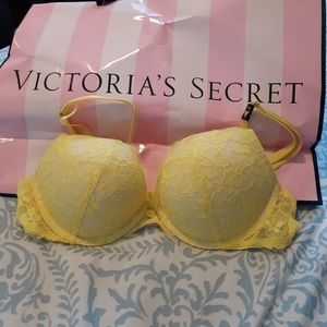 Victoria's Secret yellow lace bra size 34B